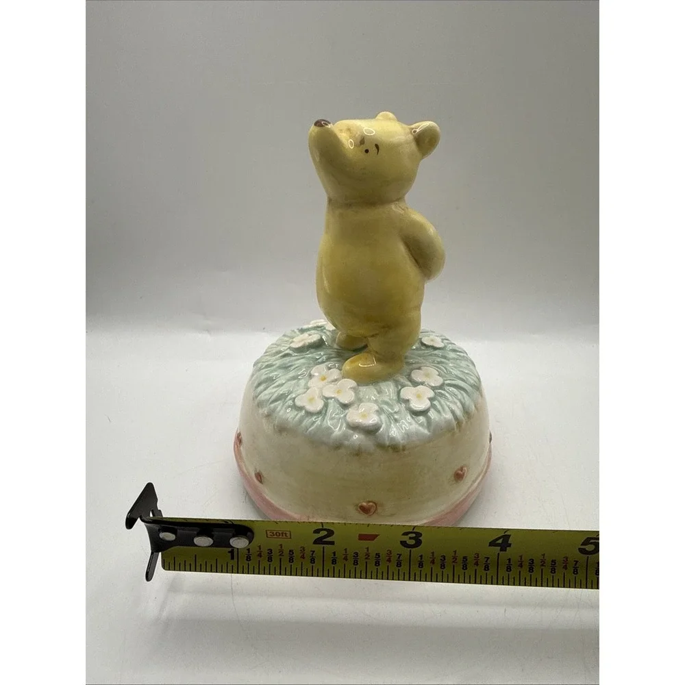 Disney Charpente Winnie the Pooh with Flowers Rotating Music Box Works